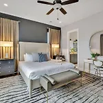 Downtown Dolly - Heart Of Gulch - Rooftop Hot Tub Holiday home *