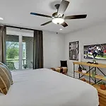 Downtown Dolly - Heart Of Gulch - Rooftop Hot Tub Holiday home *
