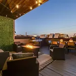 Downtown Dolly - Heart Of Gulch - Rooftop Hot Tub Holiday home *