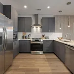 Tune - Odyssey - Mins To Broadway - Full Gym! Holiday home *