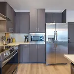 Modern Muse-odyssey-full Gym-heart Of Midtown Holiday home