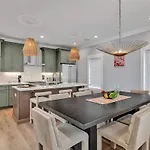 Alto-Private Rooftop Deck-8 Mins To Broadway