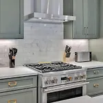 Alto-Private Rooftop Deck-8 Mins To Broadway