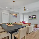 Holiday home Alto-private Rooftop Deck-8 Mins To Broadway *