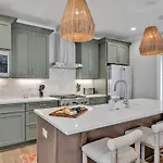 Alto-private Rooftop Deck-8 Mins To Broadway Holiday home Nashville