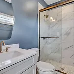 Bass - Private Rooftop - 8 Mins To Broadway Holiday home