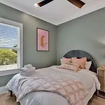 Holiday home Alto-private Rooftop Deck-8 Mins To Broadway