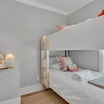 Alto-private Rooftop Deck-8 Mins To Broadway Holiday home *