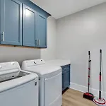 Ensemble-4 Unit Combo-8 Mins To Broadway Holiday home Nashville