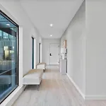 Holiday home Hyve -tropical Peach -walk To Broadway - Pool&gym!