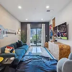 Holiday home Hyve - Harmony Strum - Walk To Broadway - Pool & Gym *