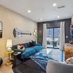 Hyve - Harmony Strum - Walk To Broadway - Pool & Gym *