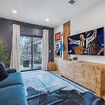 Holiday home Hyve - Harmony Strum - Walk To Broadway - Pool & Gym