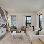 Holiday home Hyve - Tropical Penthouse - Pool & Gym