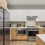 Hyve - Harmony Strum - Walk To Broadway - Pool & Gym Holiday home