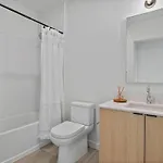 Hyve - Tropical Penthouse - Pool & Gym Holiday home