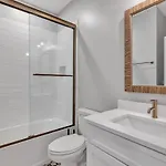 Holiday home Resonant - 2 Townhomes - 2 Private Rooftop Decks *
