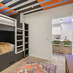 Holiday home Hyve - Harmony Strum - Walk To Broadway - Pool & Gym *