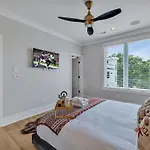 Holiday home Resonant - 2 Townhomes - 2 Private Rooftop Decks