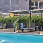 Holiday home Hyve - Harmony Strum - Walk To Broadway - Pool & Gym *