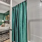 Hyve - Tropical Penthouse - Pool & Gym * Nashville