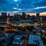 Holiday home Hyve -tropical Peach -walk To Broadway - Pool&gym! Nashville