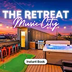 Luxury Hot Tub & Rooftop Deck Downtown
