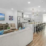 Holiday home Spectacular Double Rooftop 7 Mins To Broadway