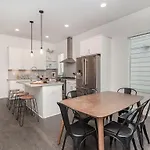 Holiday home Hurst House - 4 Stylish Homes - Mins To Germantown Nashville