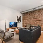 The Saddlery - Encore - 1 Block To Broadway