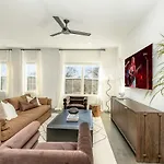 Sunspire-private Deck-in East Holiday home Nashville