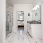 Heights-sleeps 12-in Cumberland Heights * Nashville