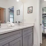 Heights-sleeps 12-in Cumberland Heights Holiday home
