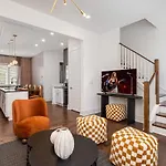 Holiday home Urban Spur-3 Bedroom Townhome-6 Min Nissan Stadium *