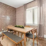Holiday home Urban Spur-3 Bedroom Townhome-6 Min Nissan Stadium