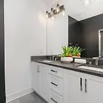 Urban Spur-3 Bedroom Townhome-6 Min Nissan Stadium *
