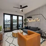 Holiday home Twin Notes - Odyssey - 2 Units - Mins To Broadway