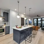 Holiday home Twin Notes - Odyssey - 2 Units - Mins To Broadway *