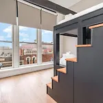Holiday home The Saddlery-playlist-2 Units-walk To Broadway