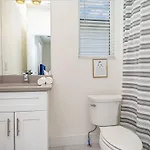 Heights-sleeps 12-in Cumberland Heights Holiday home