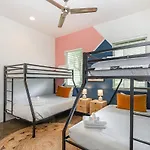 Holiday home Hurst House - 4 Stylish Homes - Mins To Germantown *