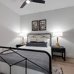 Twin Notes - Odyssey - 2 Units - Mins To Broadway *