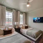 Eclipse - Ultra High End Finishes - Rooftop Patio Holiday home
