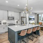 2 Nashville Townhomes - Sleeps 24-Rooftop Patios