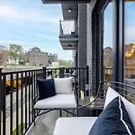 Holiday home Twin Notes - Odyssey - 2 Units - Mins To Broadway