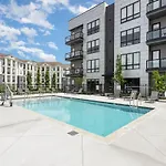 Reverb - Odyssey - Pool & Gym - Heart Of Midtown Holiday home