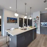 Holiday home Reverb - Odyssey - Pool & Gym - Heart Of Midtown *
