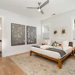 The Acklen-private Balcony-4 Mins To Broadway Holiday home *