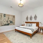Holiday home The Acklen-private Balcony-4 Mins To Broadway Nashville