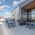 Harmony Outpost-pool & Gym-4 Mins To Broadway Holiday home